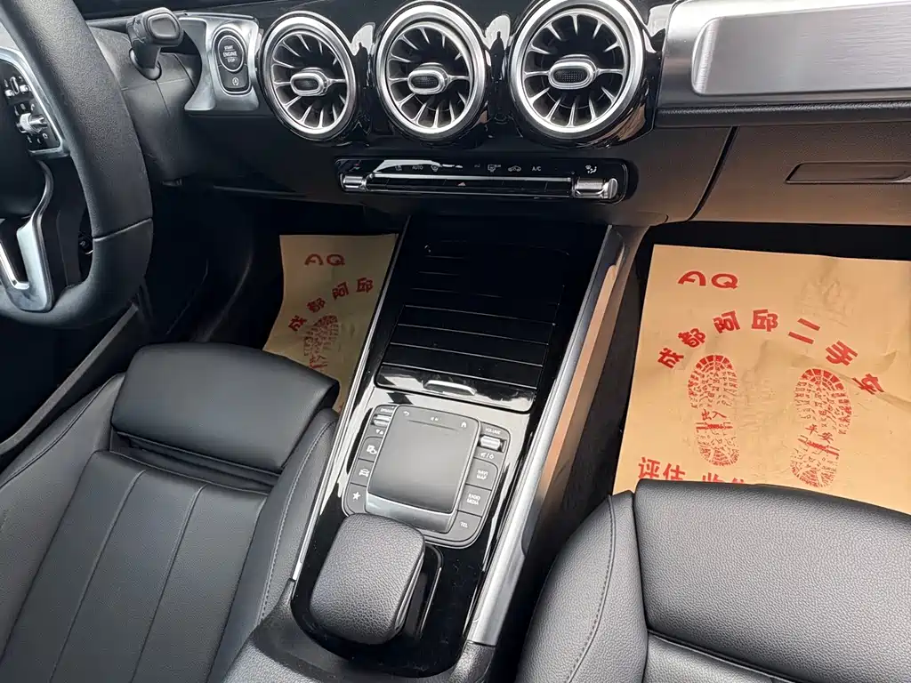 Mercedes-Benz GLB — миниатюра 8