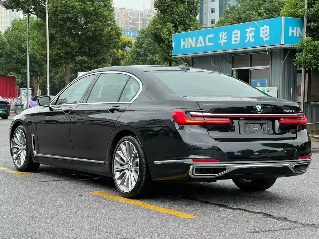 BMW 7 Series — миниатюра 7