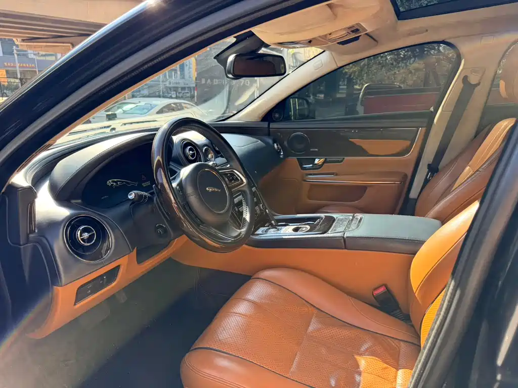Jaguar XJ — миниатюра 7