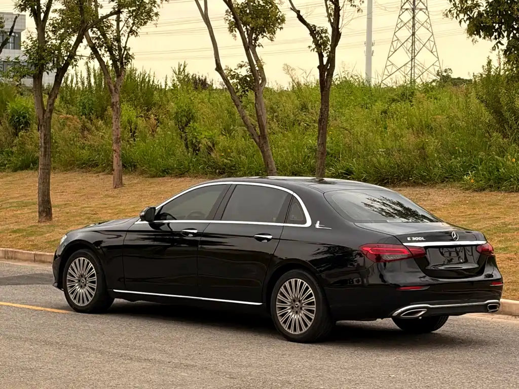 Mercedes-Benz E-Class — миниатюра 10