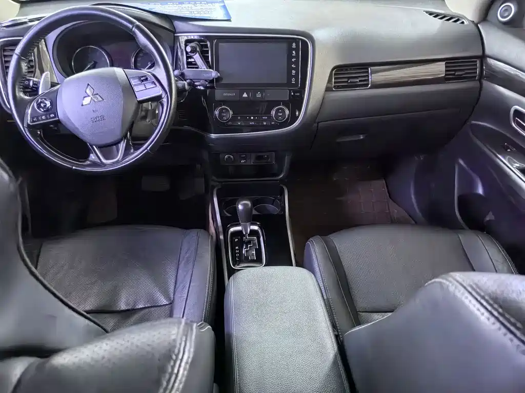 Mitsubishi Outlander — миниатюра 8