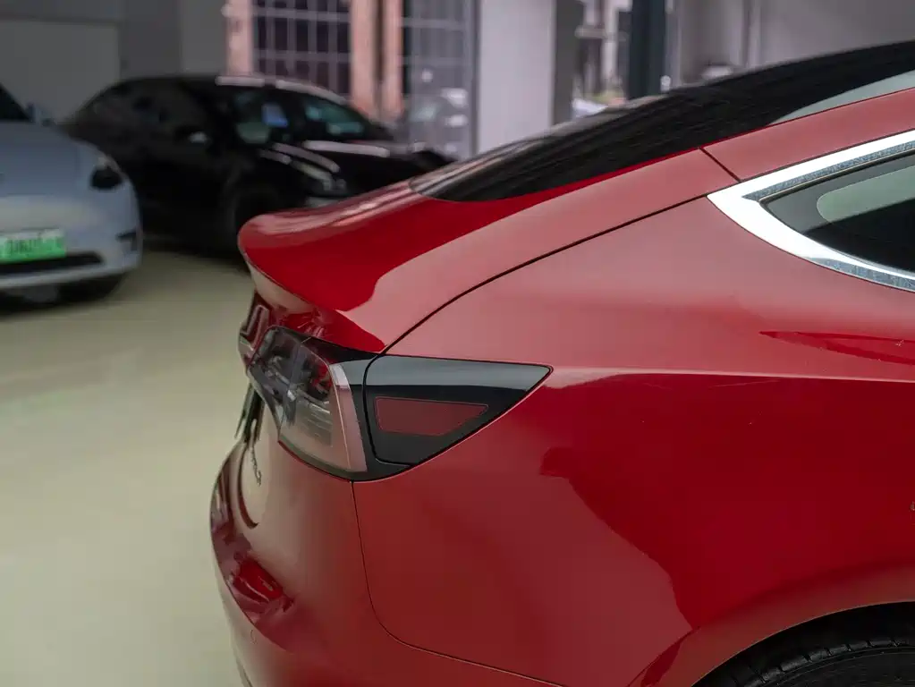 Tesla Model 3 — миниатюра 8