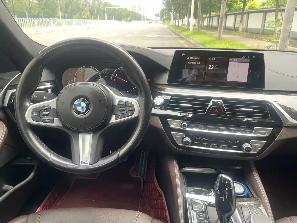 BMW 5 Series — миниатюра 8