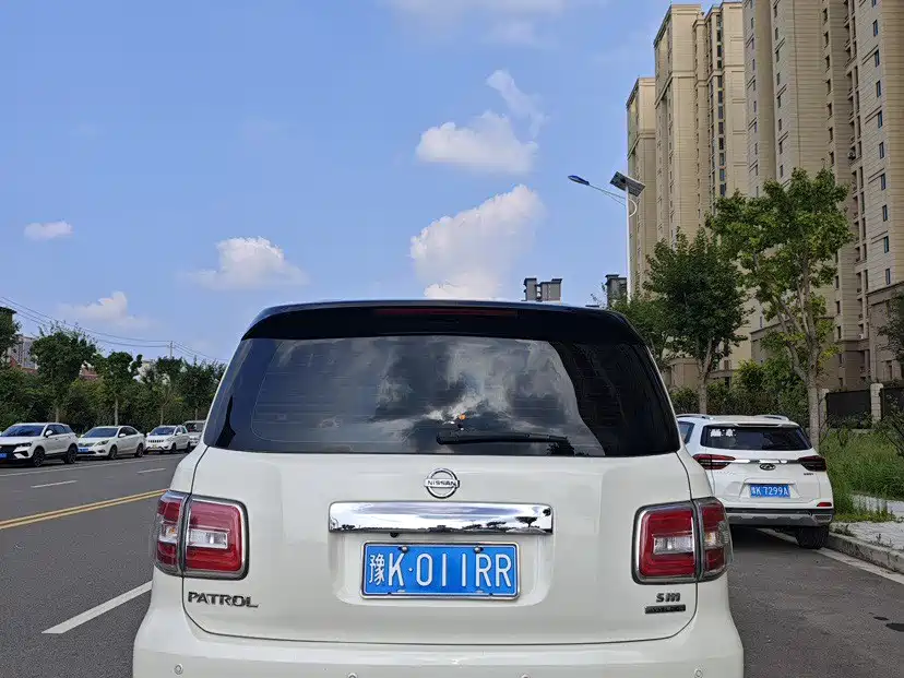 Nissan Patrol — миниатюра 5