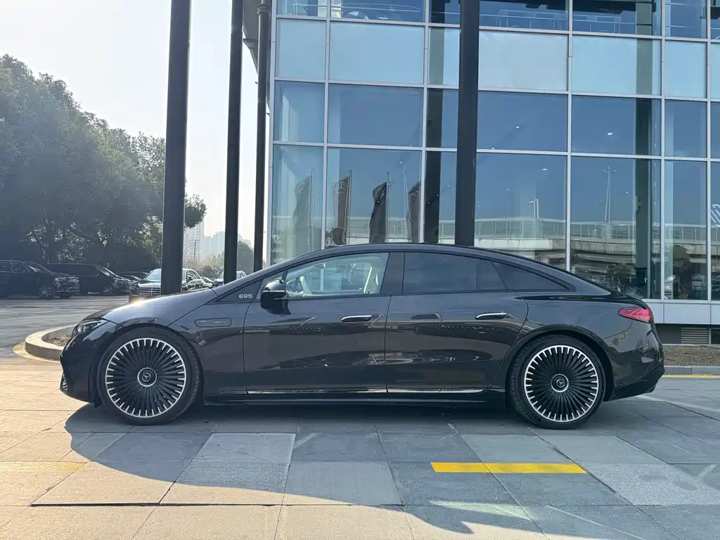 MERCEDES-BENZ EQS AMG