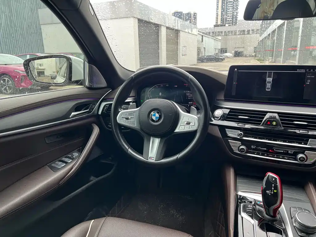 BMW 5 Series — миниатюра 9