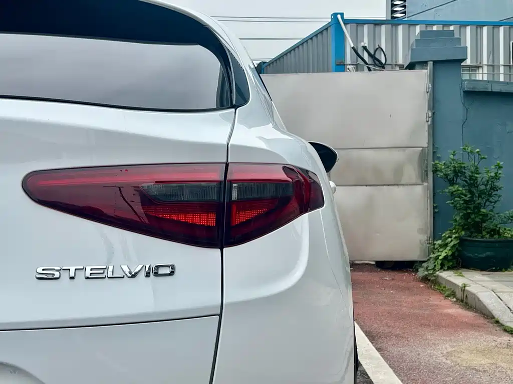 Alfa Romeo Stelvio — миниатюра 18