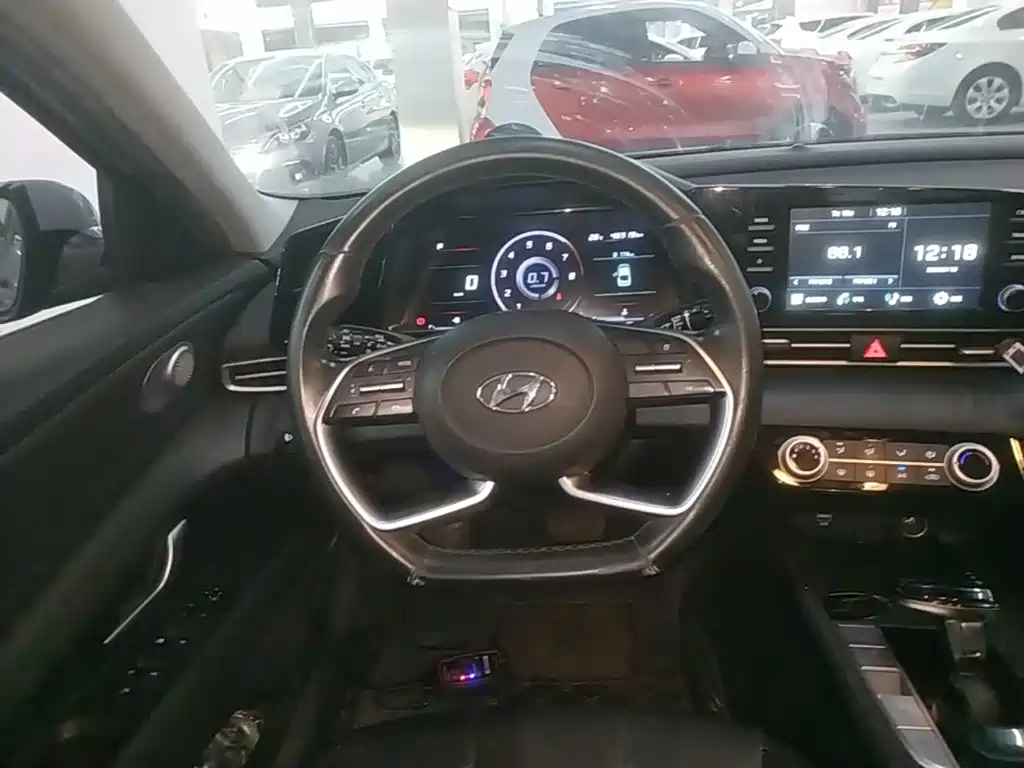 Hyundai Elantra — миниатюра 11