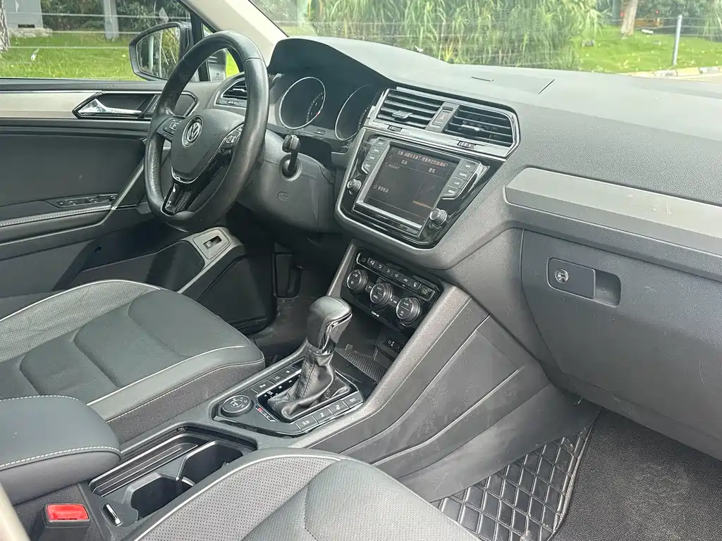 Volkswagen Tiguan L — миниатюра 19