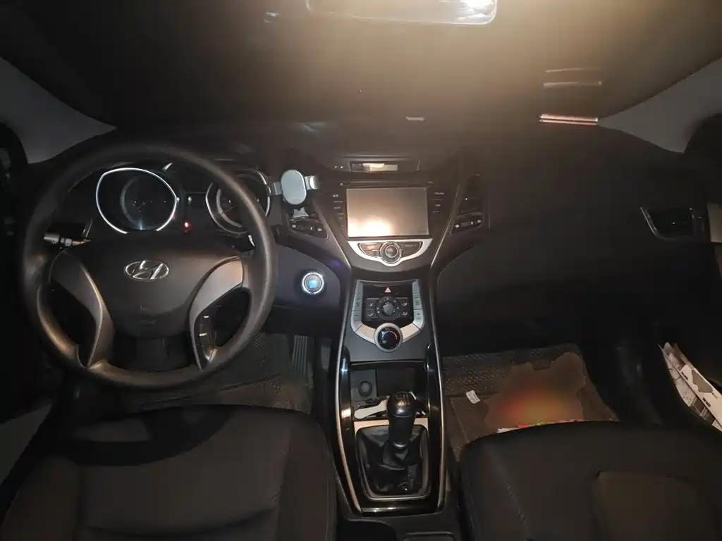 Hyundai Elantra Langdong — миниатюра 10
