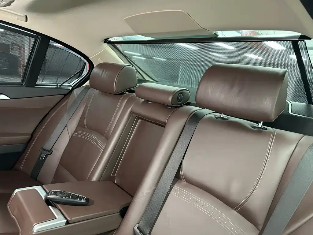 BMW 5 Series — миниатюра 21
