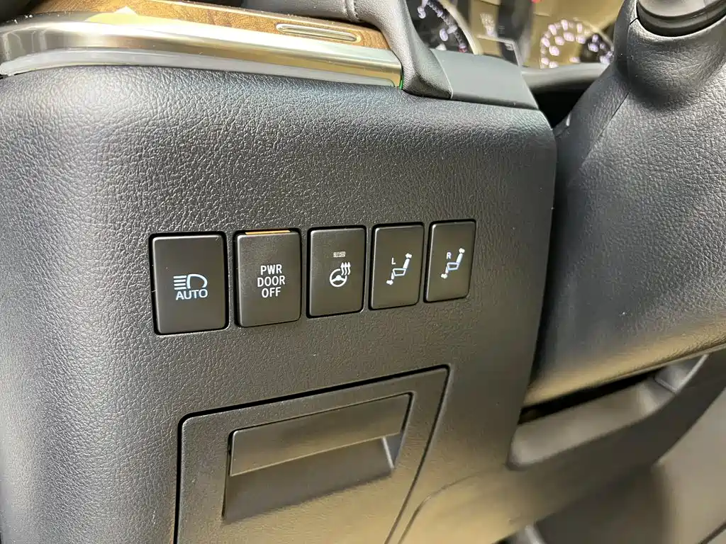 Toyota Alphard — миниатюра 42
