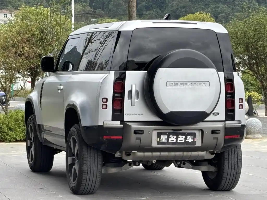 LAND ROVER DEFENDER