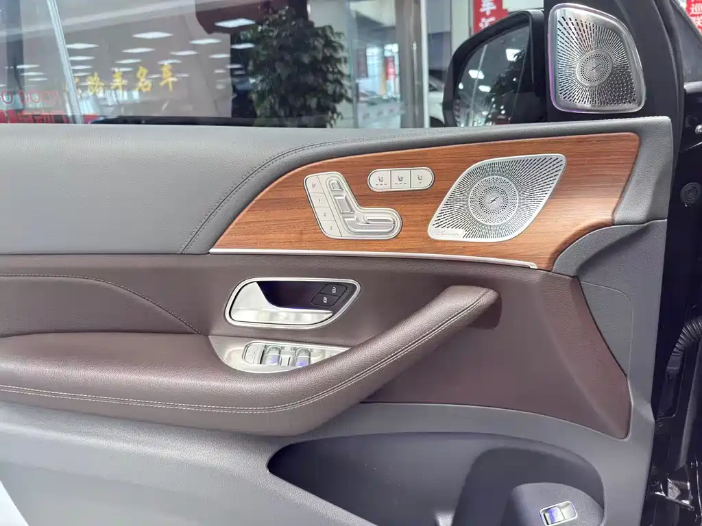 Mercedes-Benz GLS — миниатюра 11