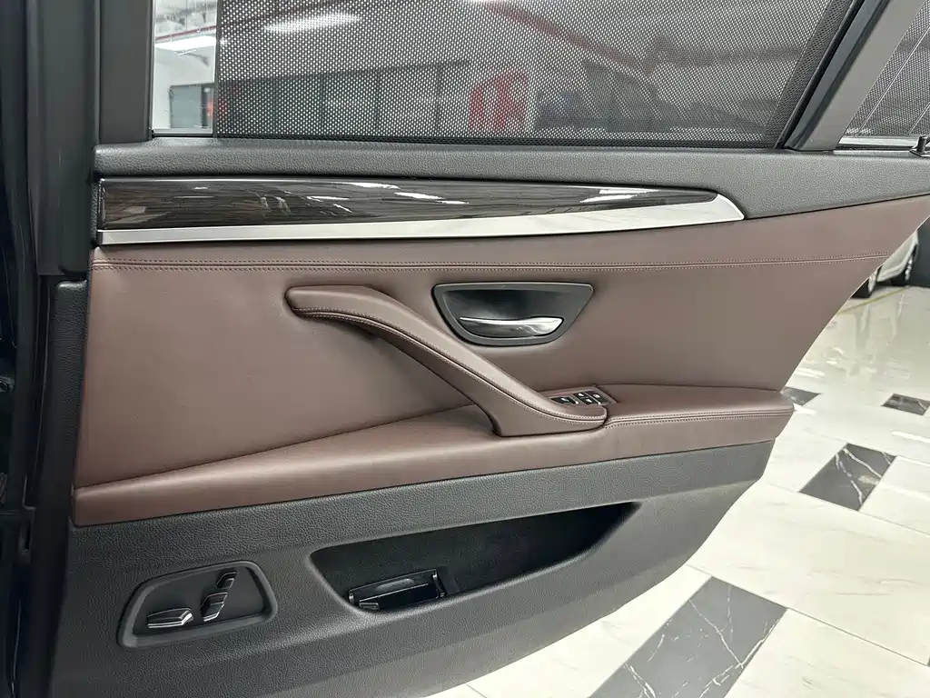 BMW 5 Series — миниатюра 18