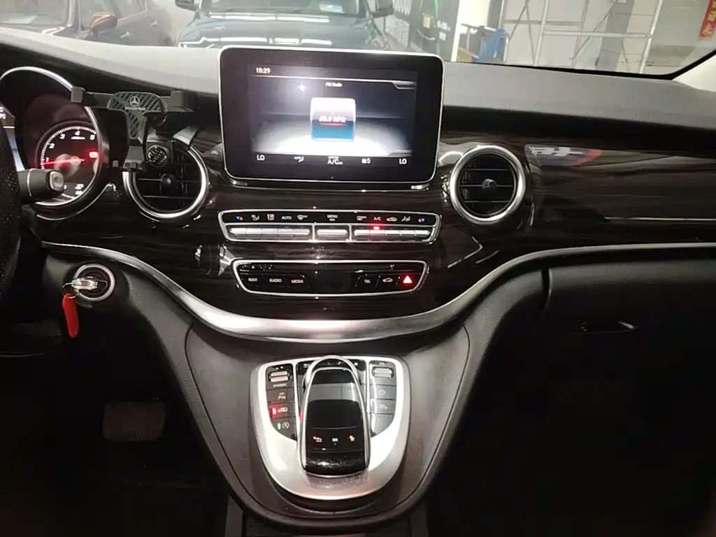 Mercedes-Benz V-Class — миниатюра 13