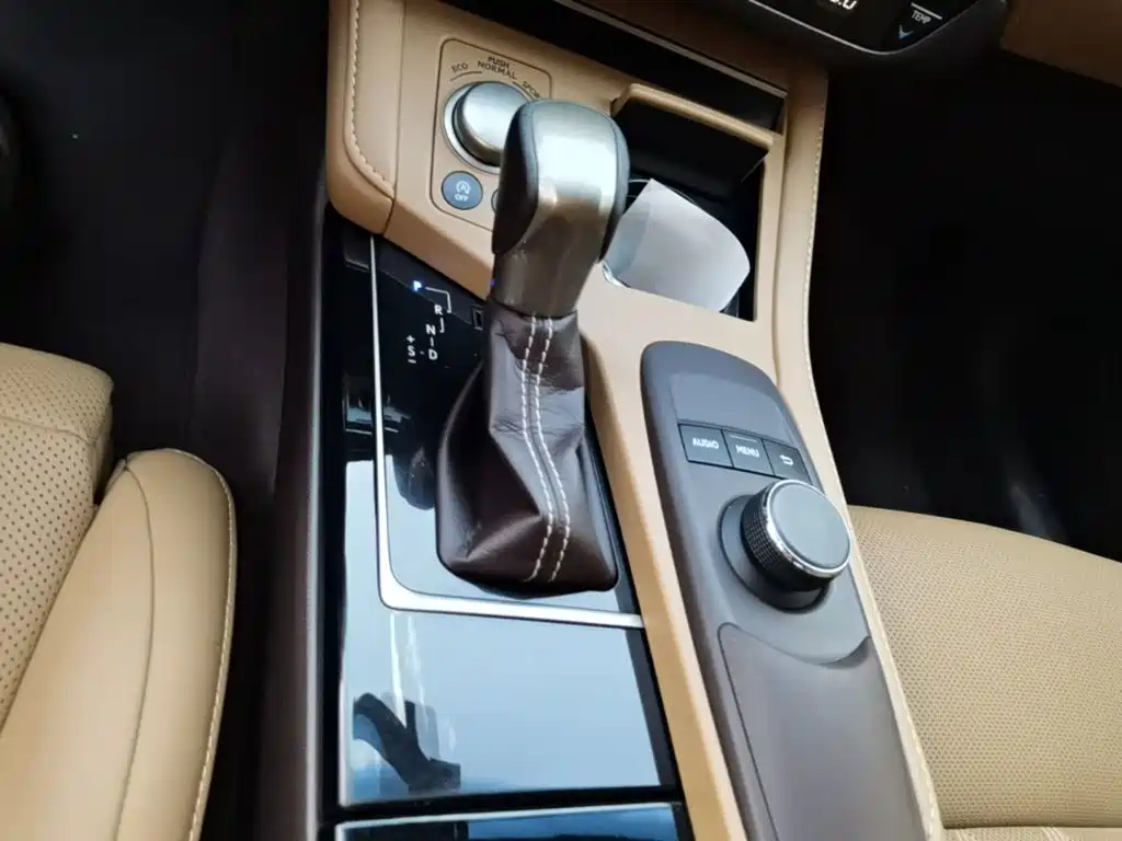 Lexus ES — миниатюра 14