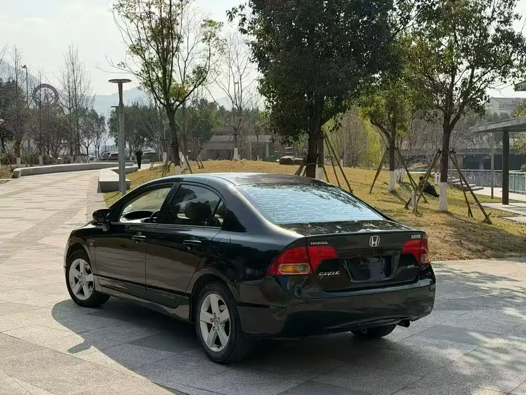 Honda Civic — миниатюра 6