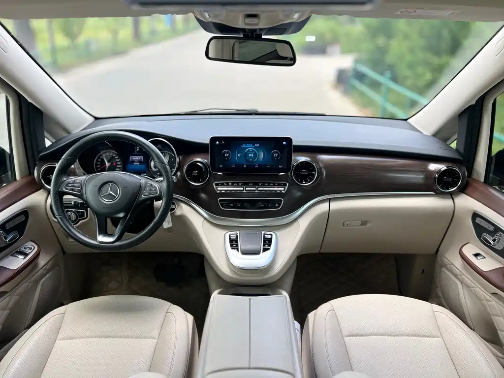 Mercedes-Benz V-Class — миниатюра 13
