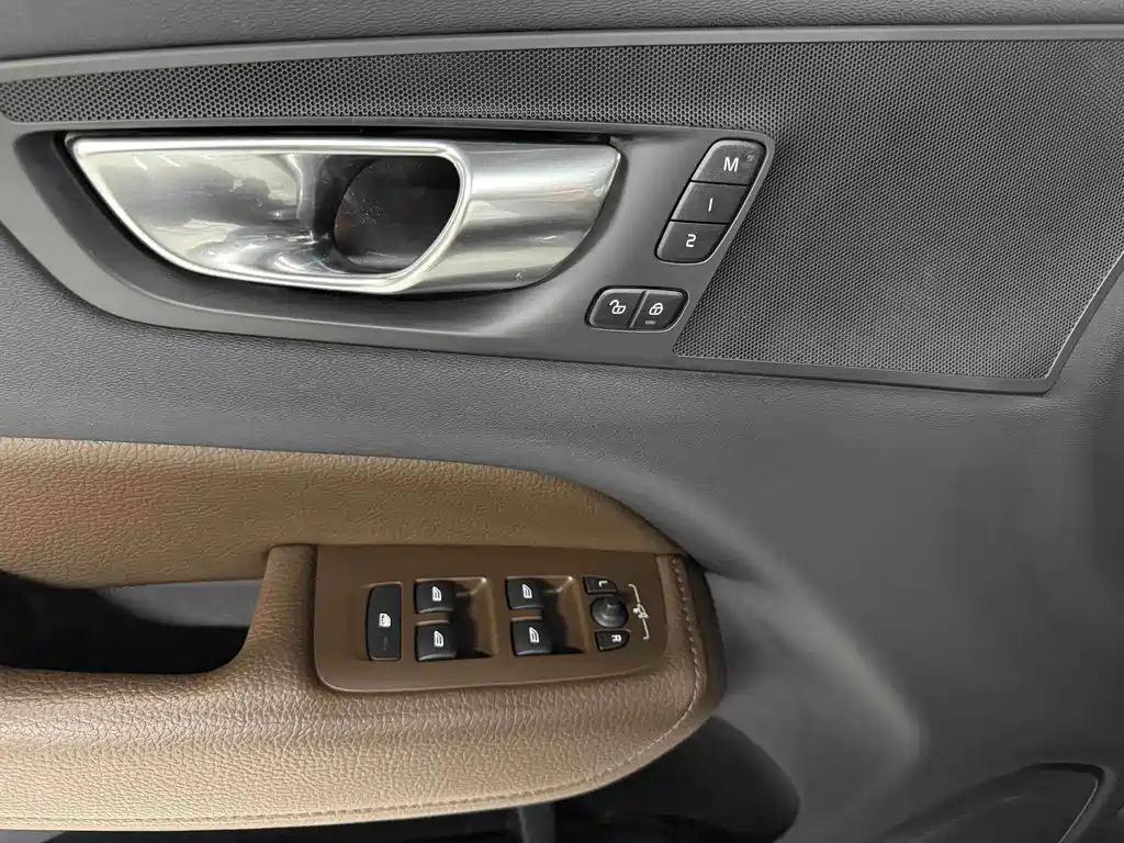 Volvo XC60 — миниатюра 16