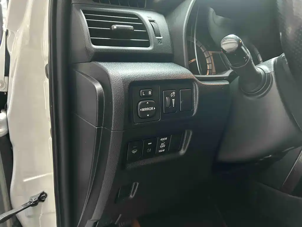 Toyota 4Runner — миниатюра 9