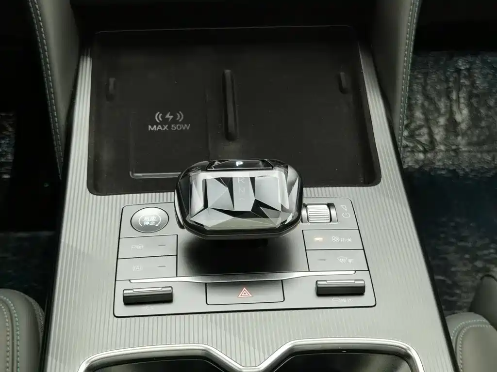 BYD L DM-i — миниатюра 13