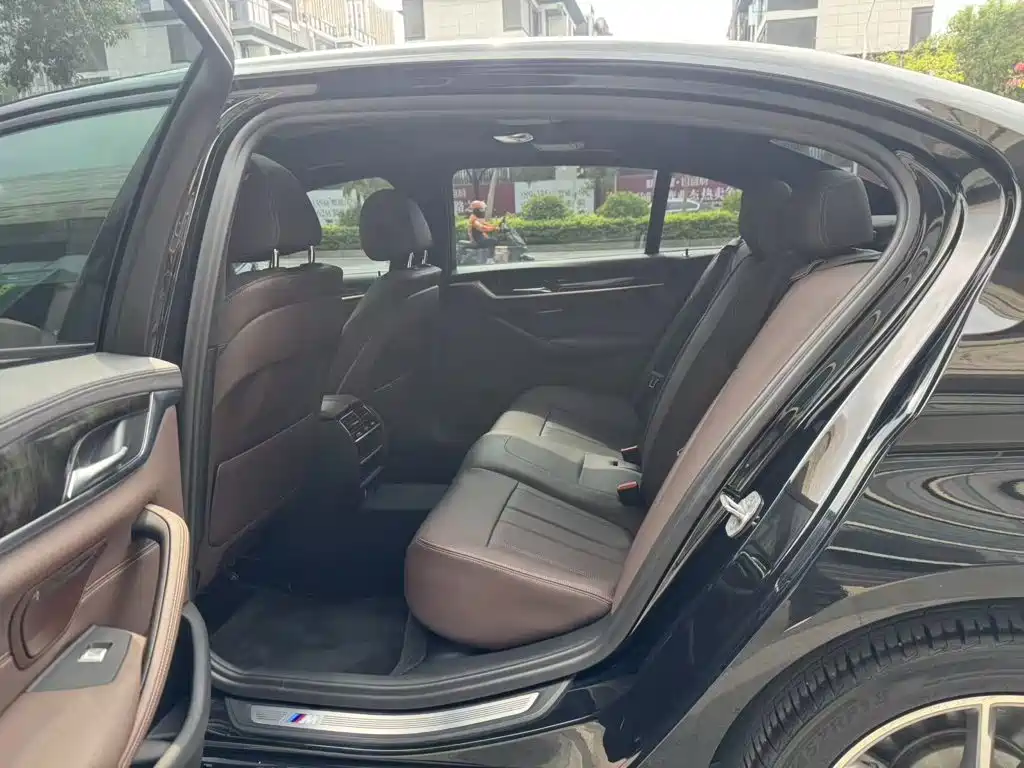 BMW 5 Series — миниатюра 19
