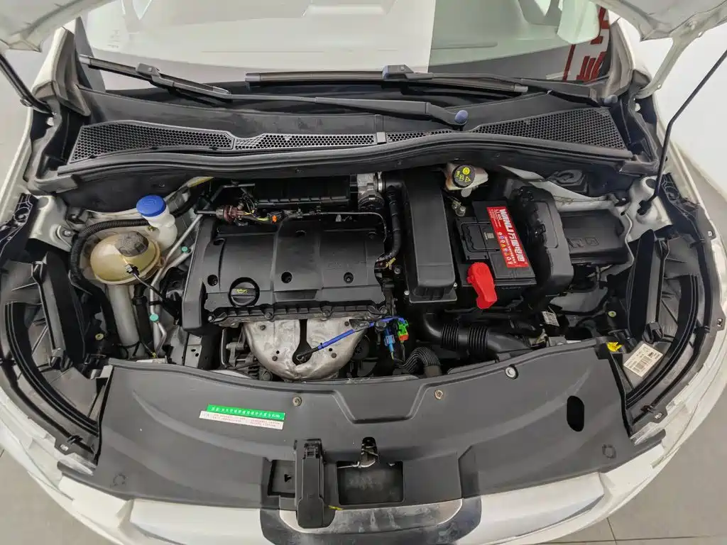 Peugeot 2008 2014 1.6L AT Fashion