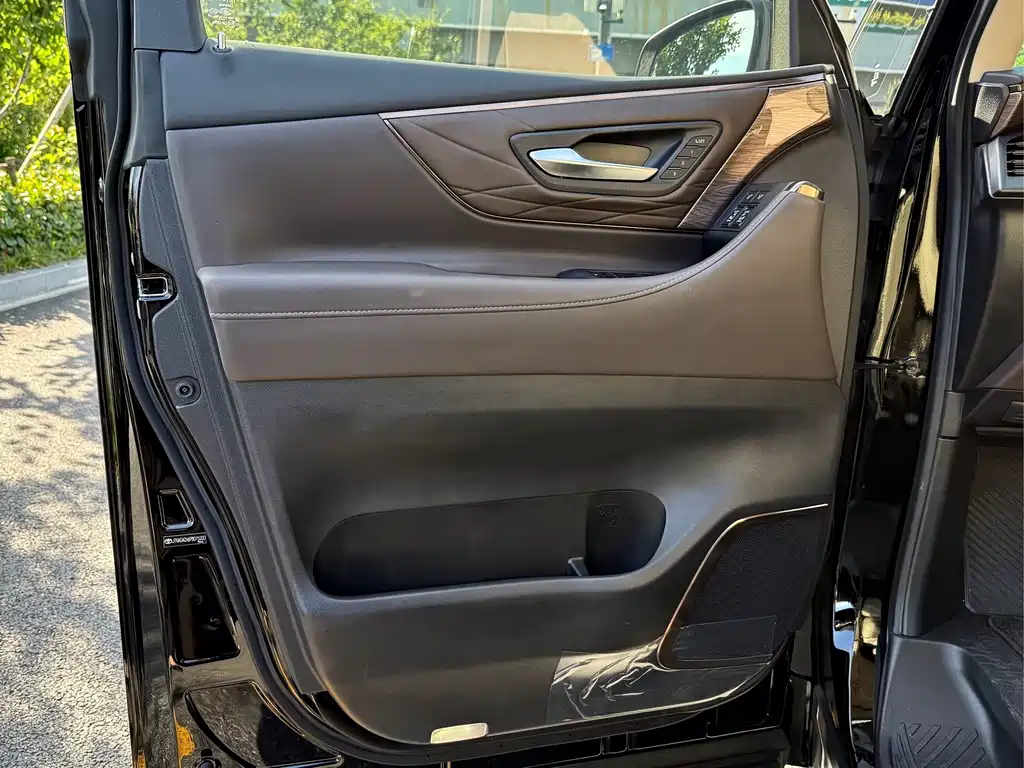 Toyota Vellfire — миниатюра 23