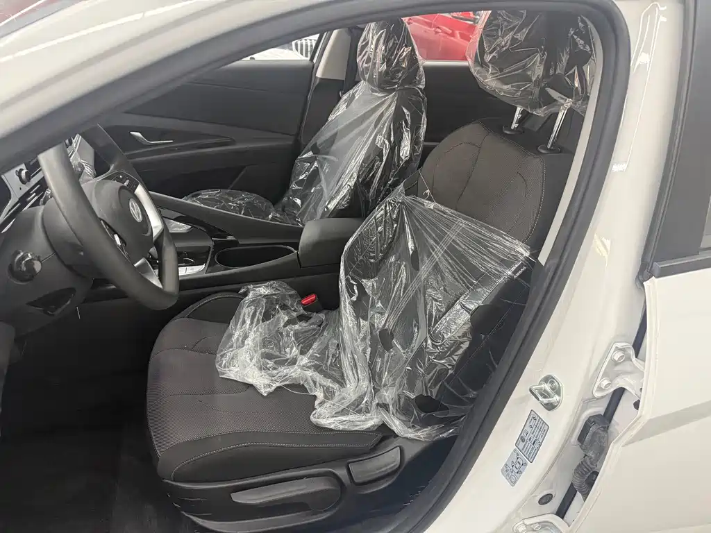 Hyundai Elantra — миниатюра 9