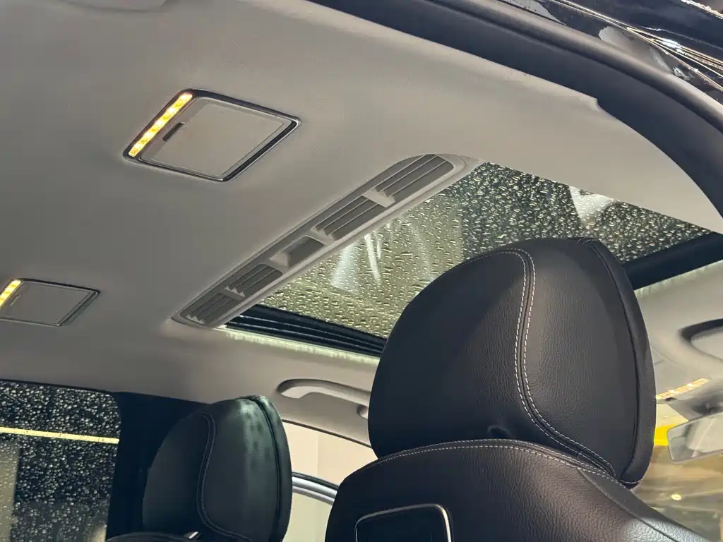 Mercedes-Benz E-Class — миниатюра 16