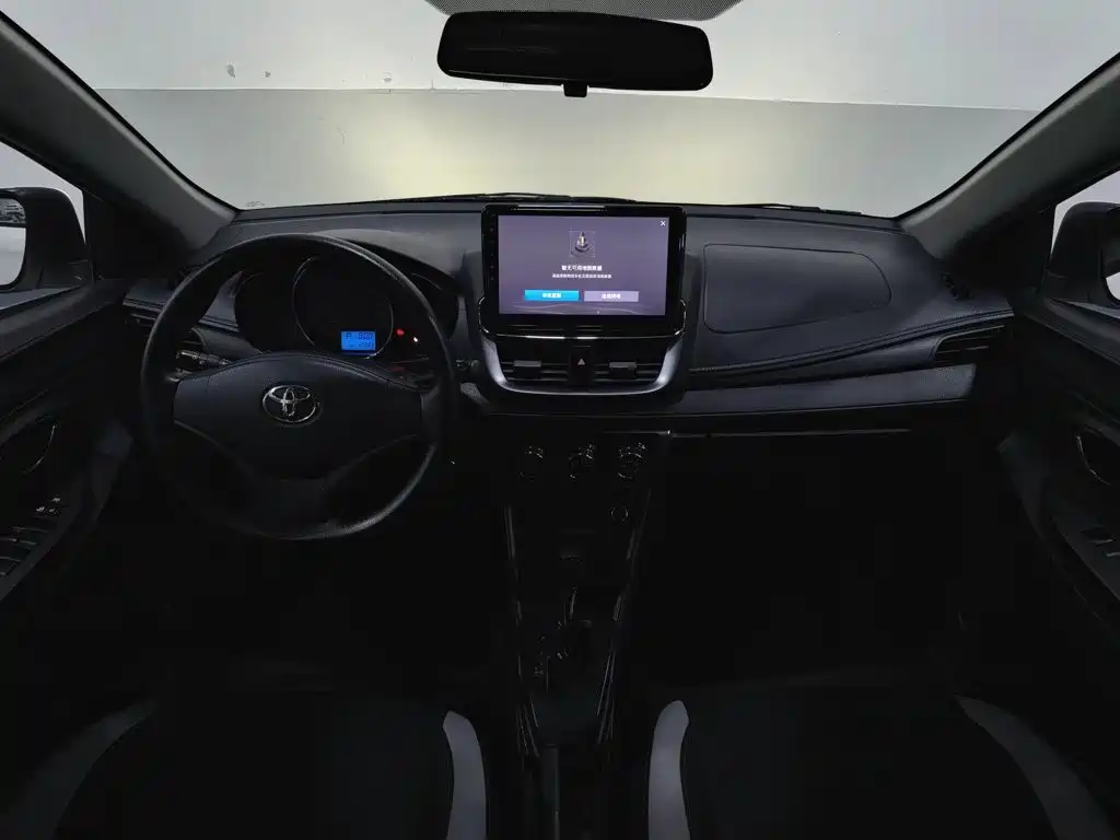 Toyota Yaris L — миниатюра 5