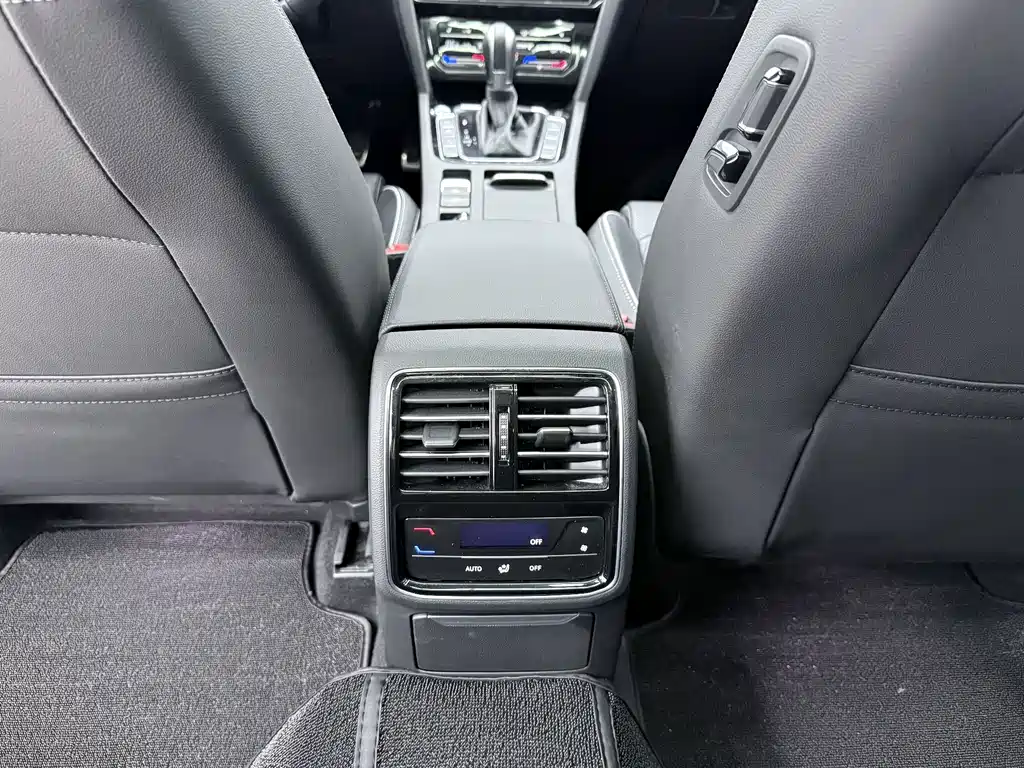 Volkswagen Magotan PHEV — миниатюра 10