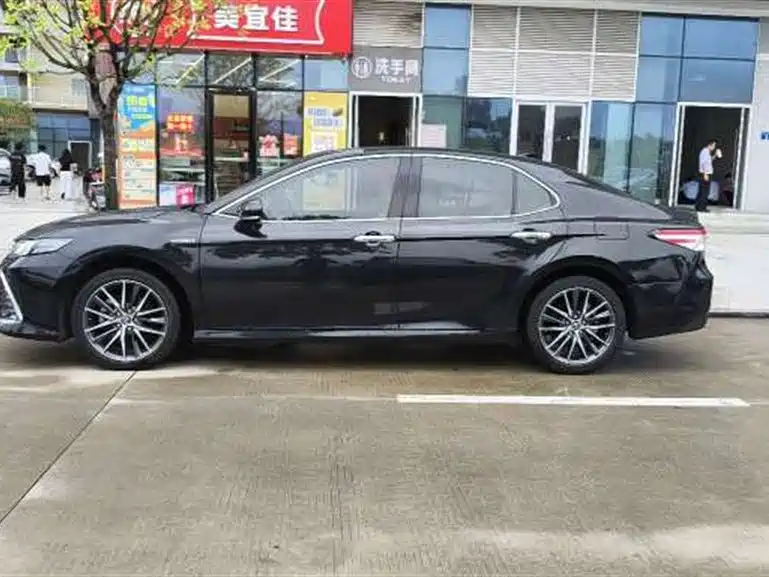 Toyota Camry — миниатюра 3