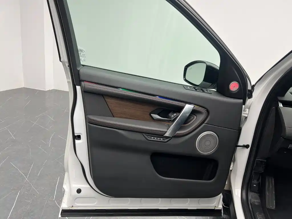Land Rover Discovery Sport — миниатюра 13