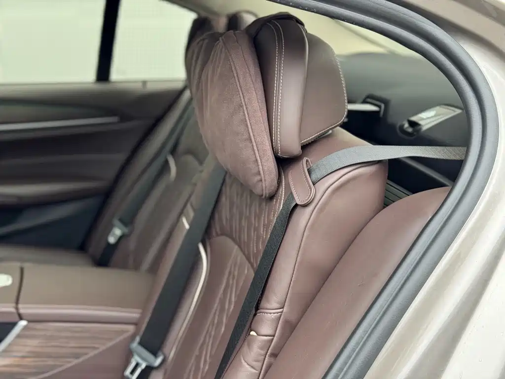 BMW 5 Series — миниатюра 29