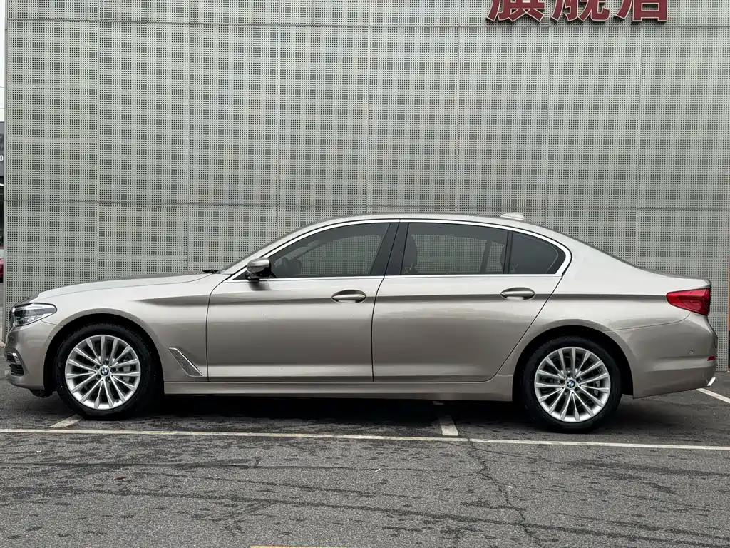 BMW 5 Series — миниатюра 52