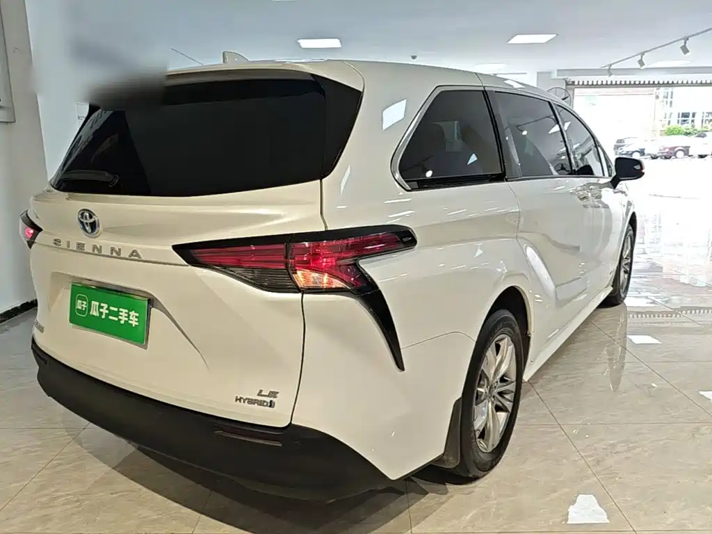 Toyota Sienna — миниатюра 7
