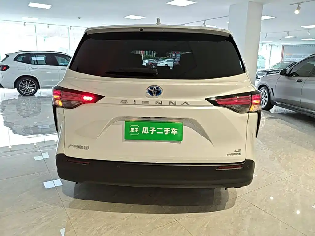 Toyota Sienna — миниатюра 6