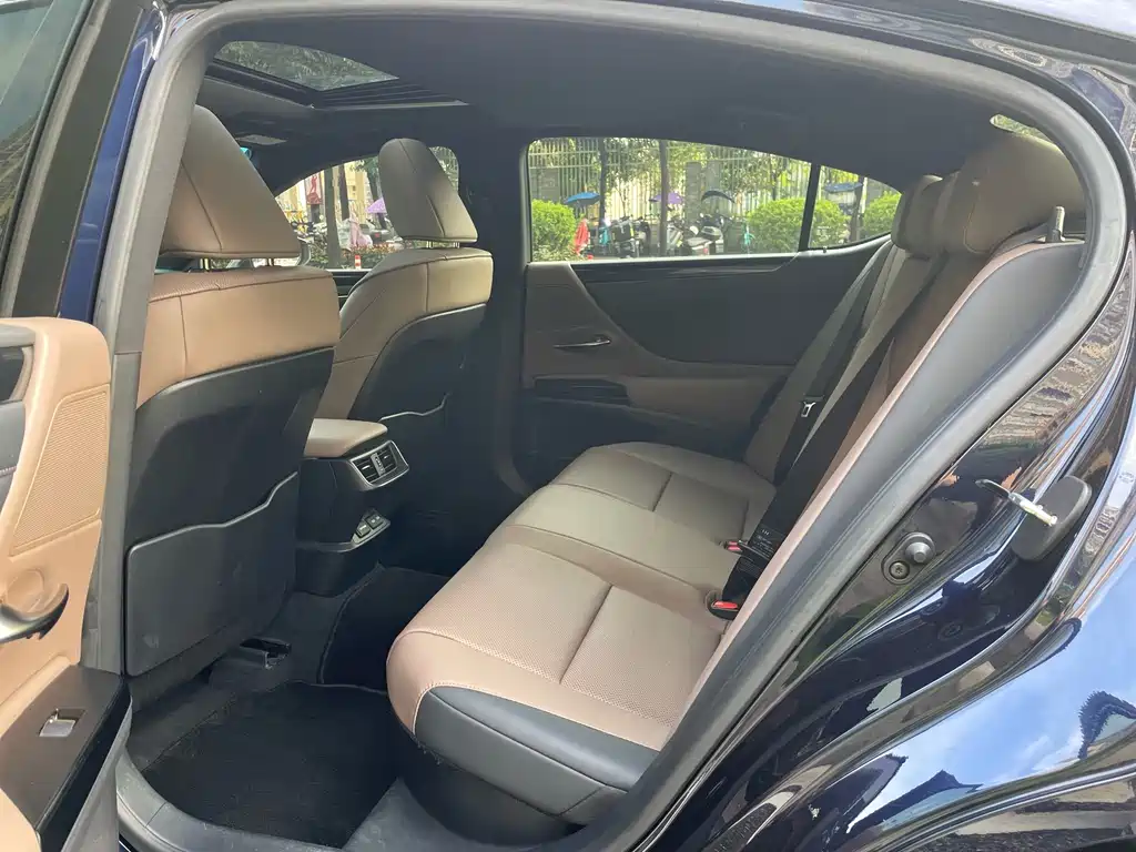 Lexus ES — миниатюра 5