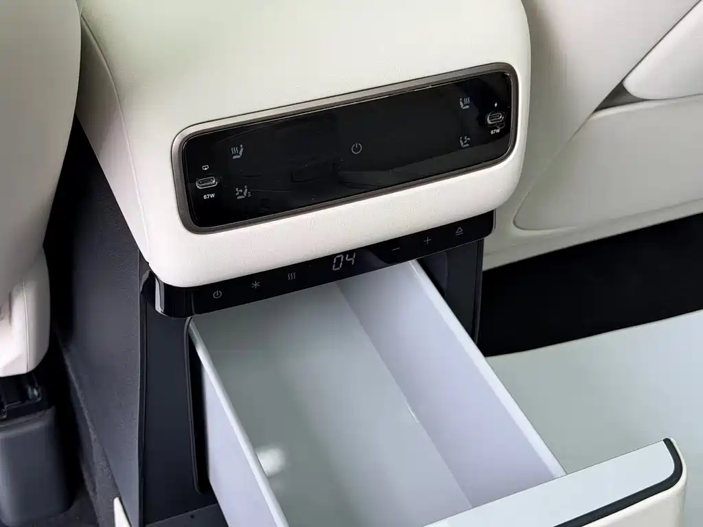 Li Auto MEGA 2025 Home