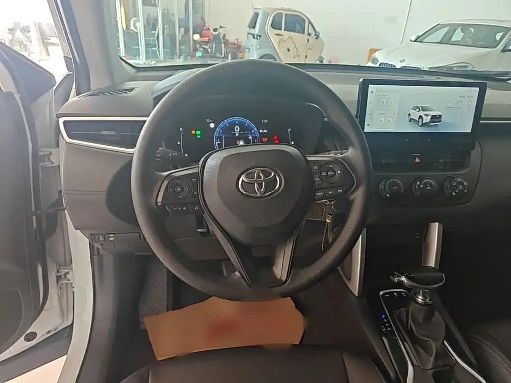 Toyota Corolla Cross — миниатюра 11