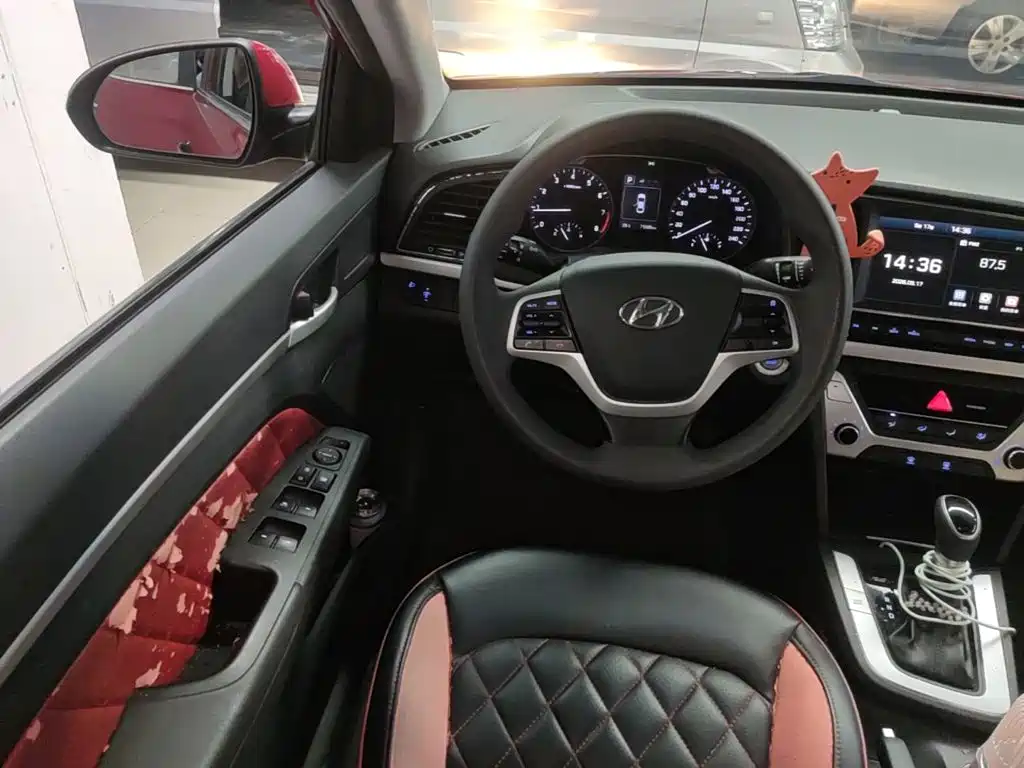 Hyundai Elantra — миниатюра 11