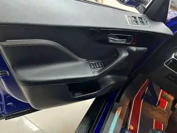 Jaguar F-PACE — миниатюра 5