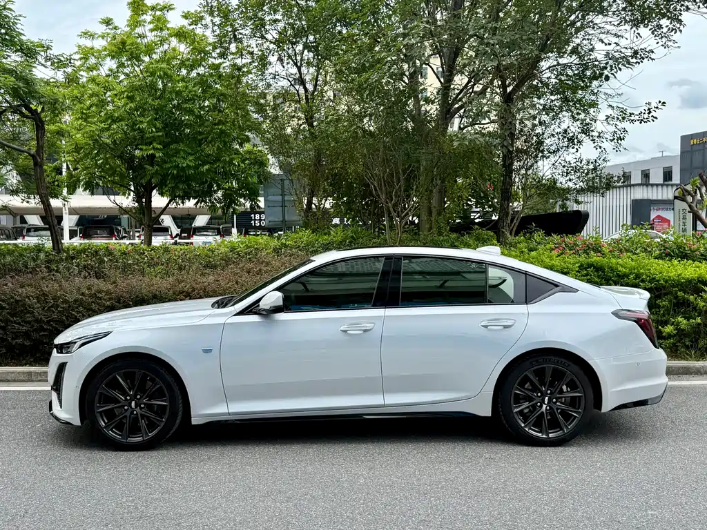Cadillac CT5 2023 28T