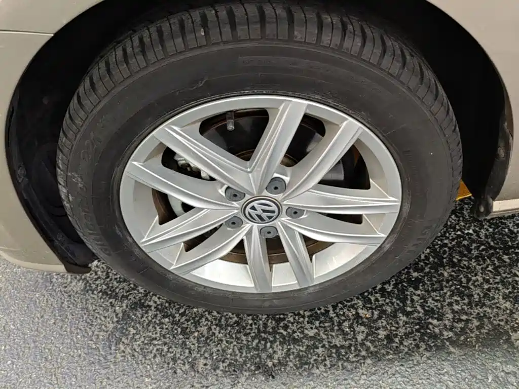Volkswagen Golf — миниатюра 23
