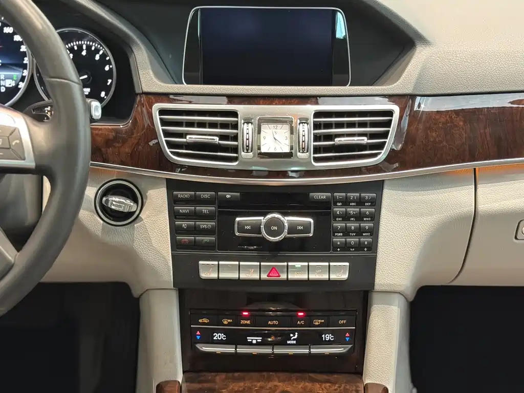 Mercedes-Benz E-Class — миниатюра 15