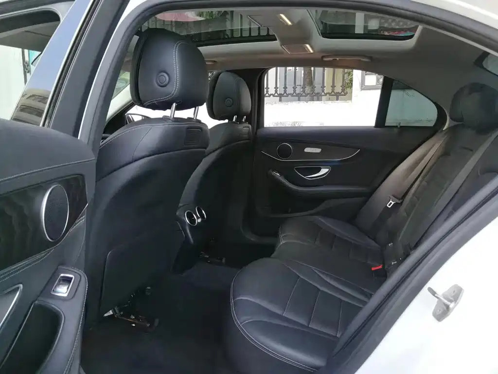 Mercedes-Benz C-Class — миниатюра 7