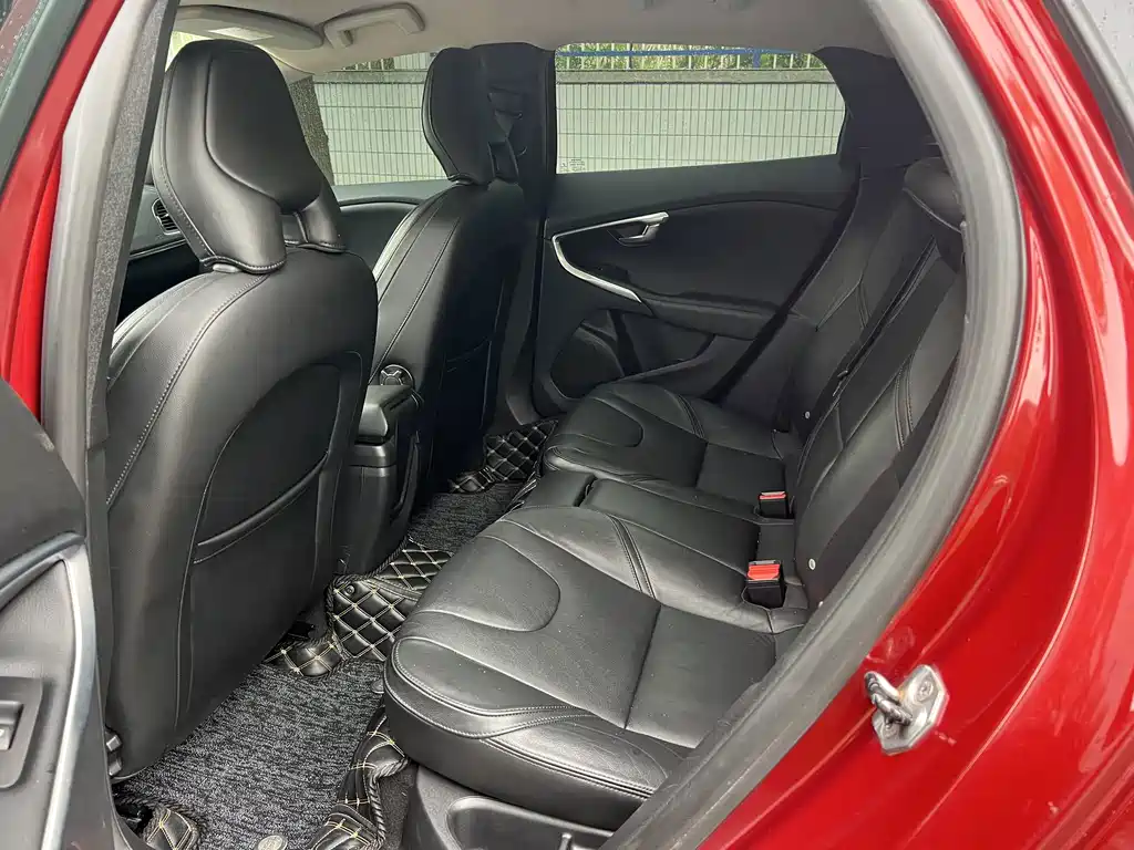 Volvo V40 — миниатюра 10