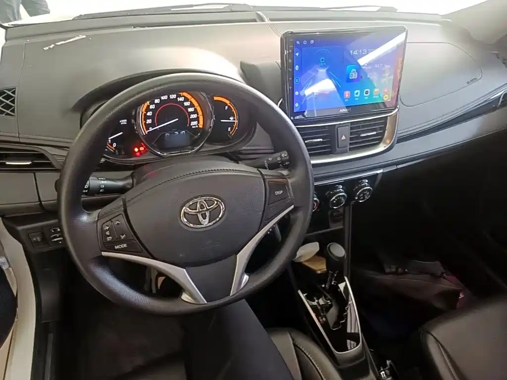 Toyota Yaris L — миниатюра 10